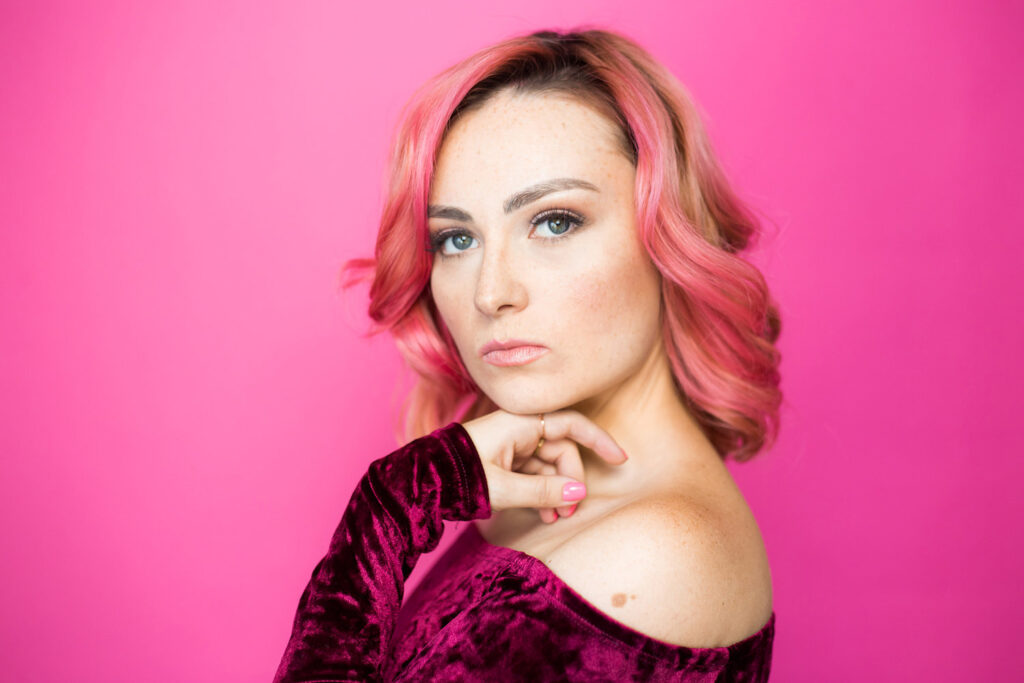Molly Burke Net Worth, Age, Height, Weight, Early Life, Career, Bio