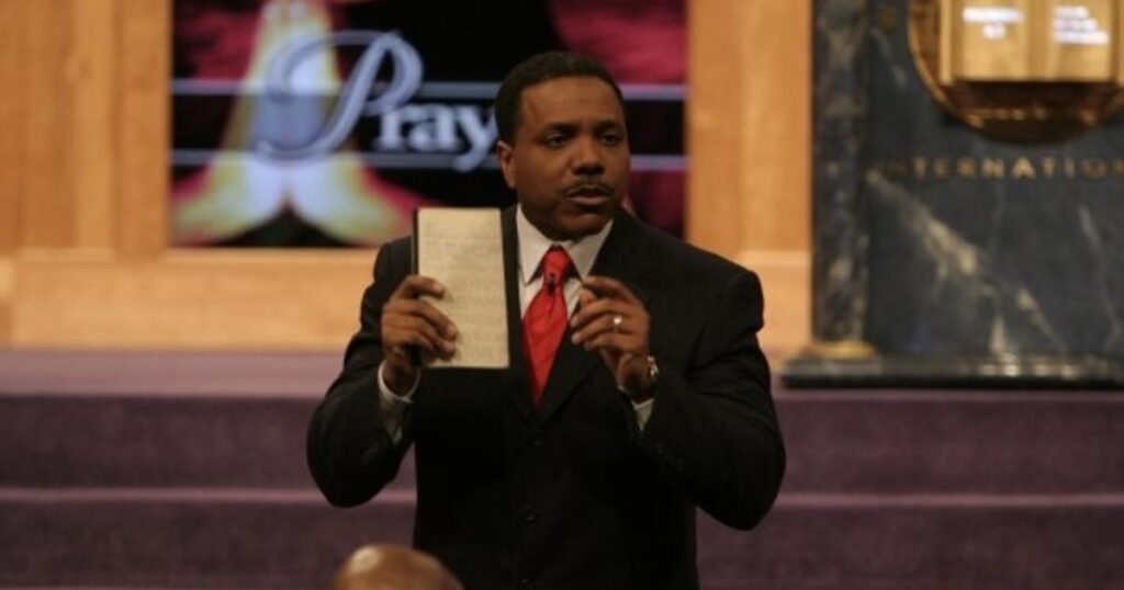 pastor-creflo-dollar-net-worth-age-height-weight-early-life-career