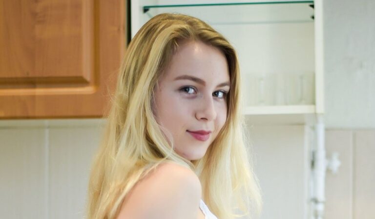 Alexa Fox Net Worth, Age, Height, Weight, Early Life, Career, Dating