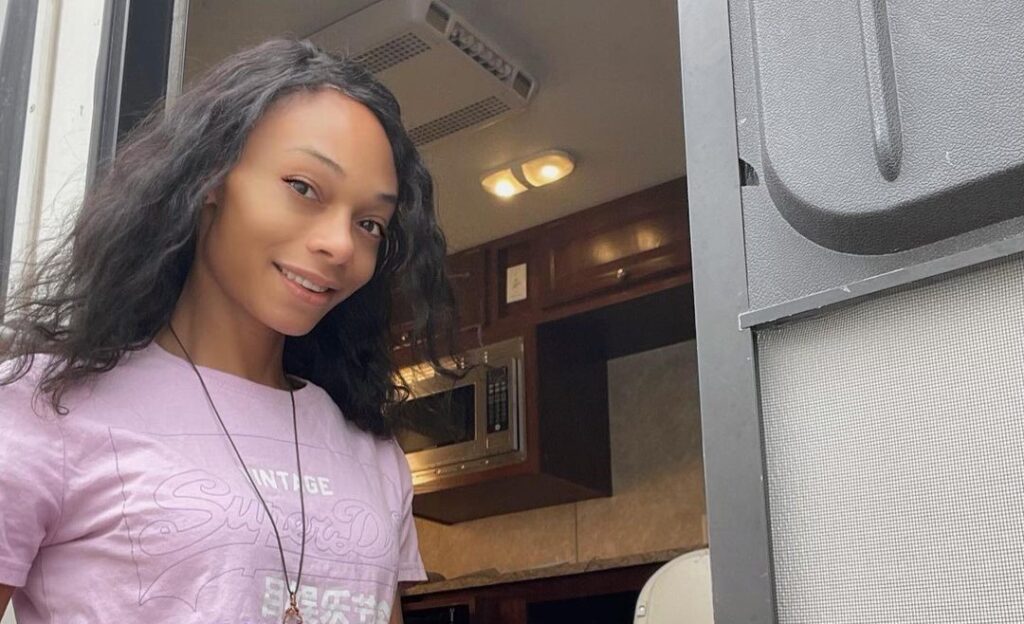 Jasmine Davis Net Worth, Age, Height, Weight, Early Life, Career